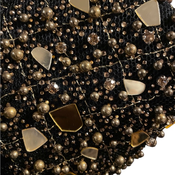 Broken glass gown - Picture 7 of 9